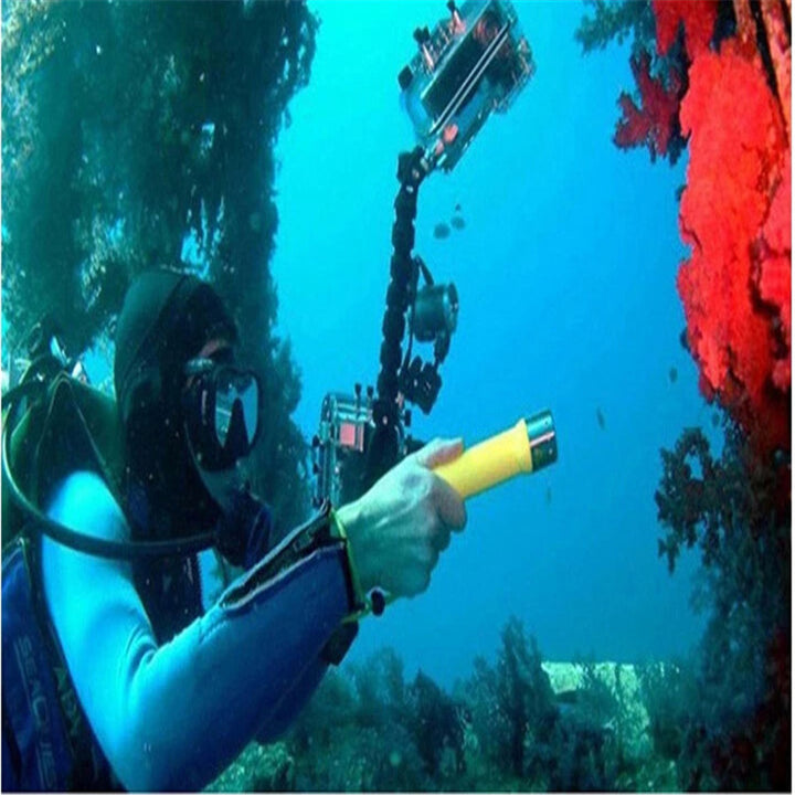 T6 Strong Light Flashlight Diving